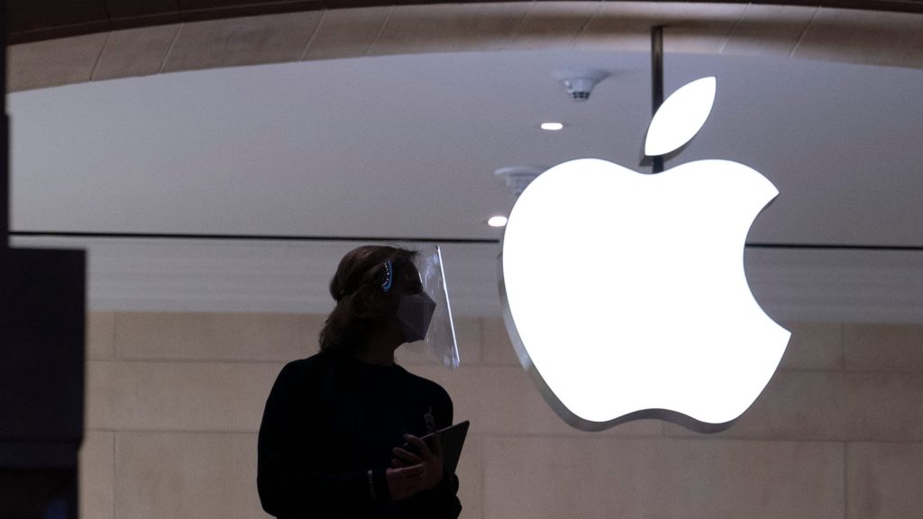 Apple ordered to pay $300 million in LTE patent dispute
