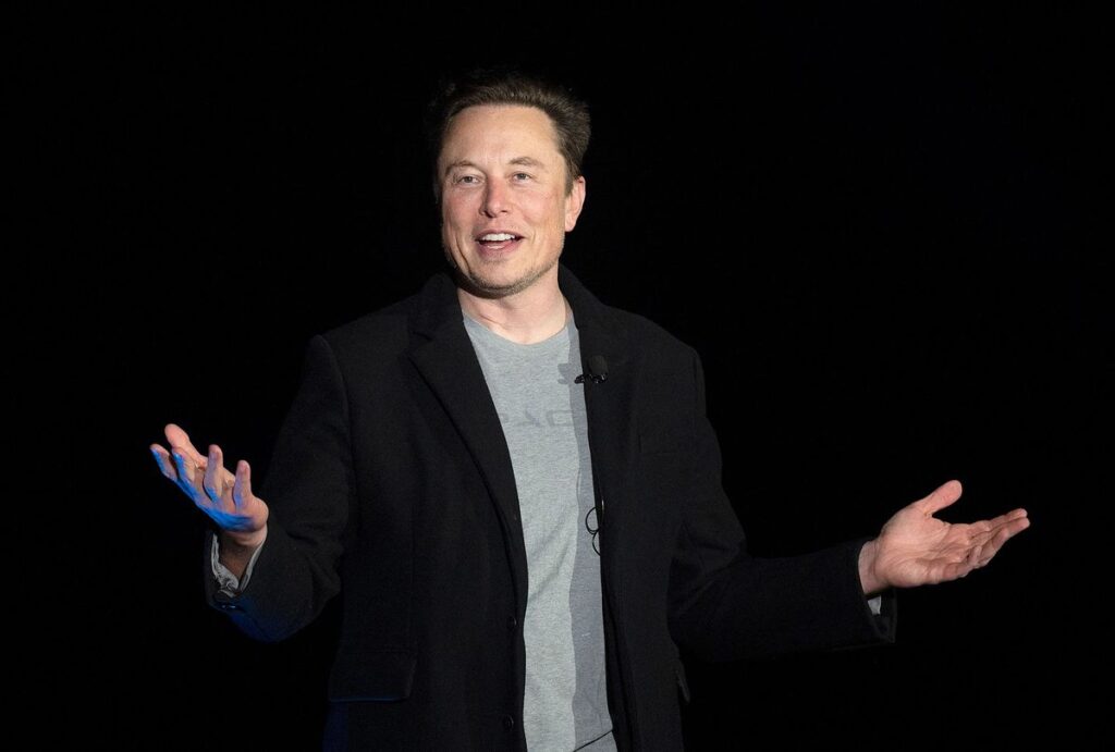 Elon Musk Makes $43B Offer to Buy Twitter in Cash