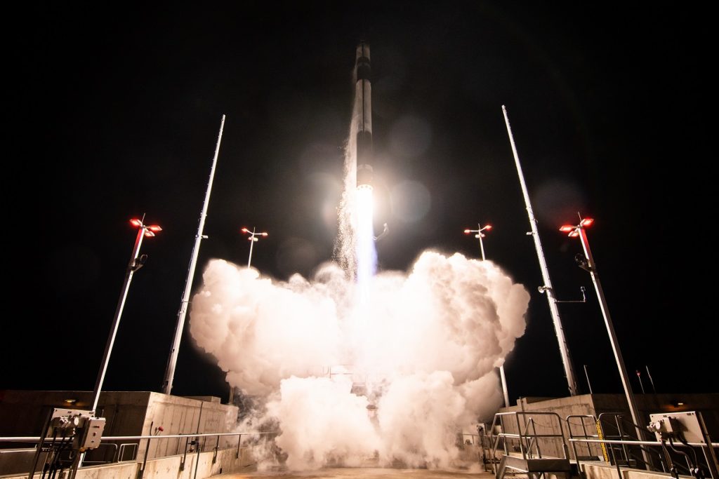 Electron-Lifts-of-at-Launch-Complex-2-Image-Credit-Brady-Kenniston-web