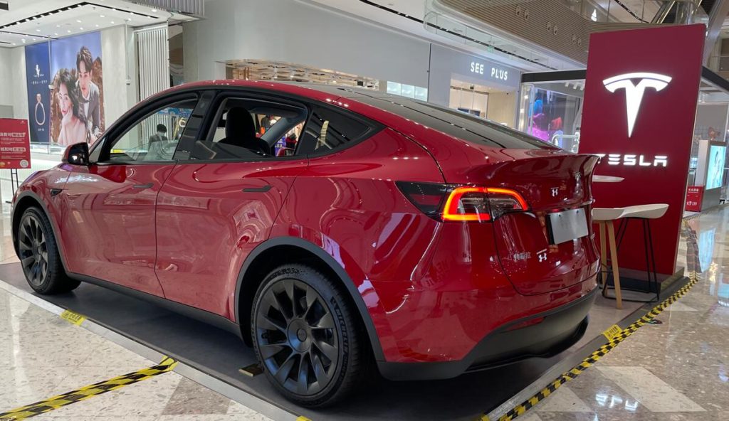 Tesla reduces prices for the Model 3 and Model Y by up to 13.5% in China