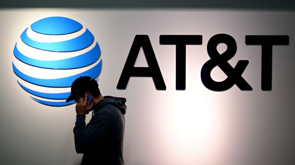 AT&T Customer Image (Mark Makela / Getty Images)